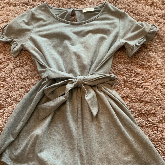 Gray open back tie-romper - Picture 2 of 4